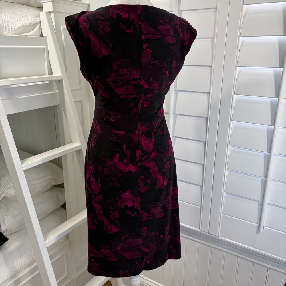LRL Abstract Berry Midi Dress (6) - Picture 5 of 10